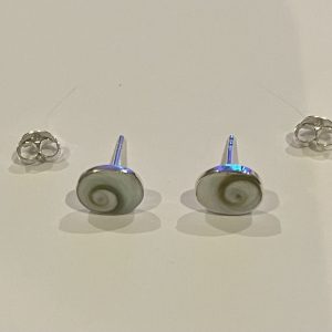 Sm cochlear shaped oval stud earrings.